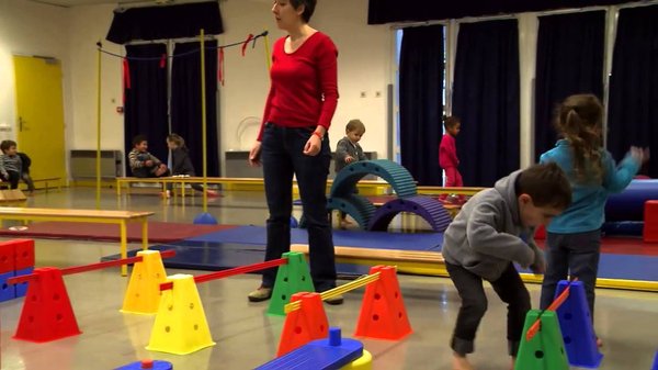 Apprendre le développement des compétences cognitives et motrices avec le cours Motricity
