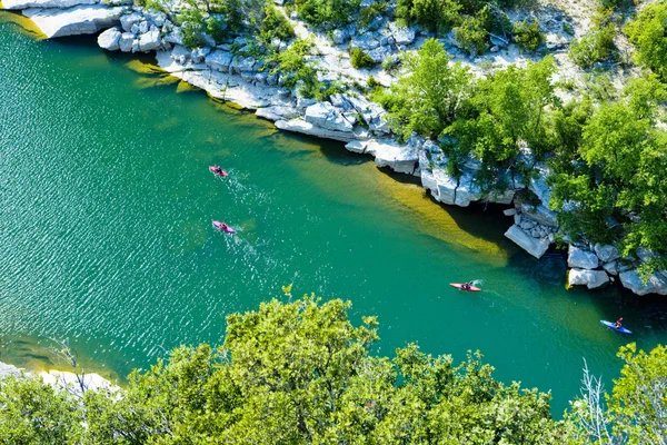Les avantages pour la santé de la pratique du kayak en Ardèche pour les enfants